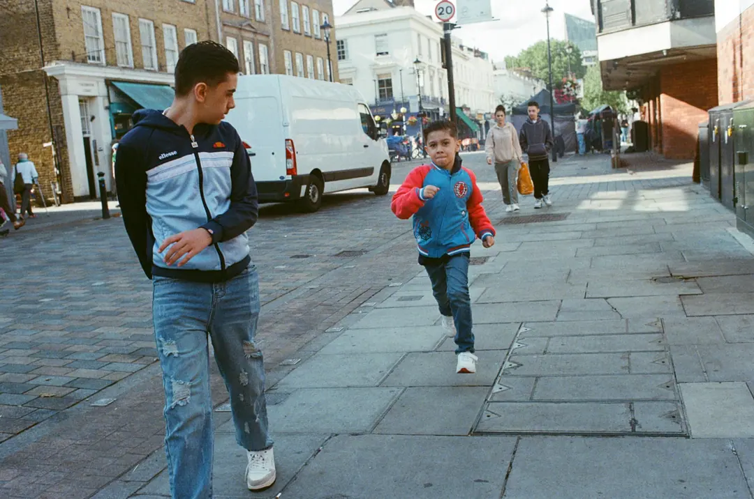 People on 35mm, frame 5 of 69