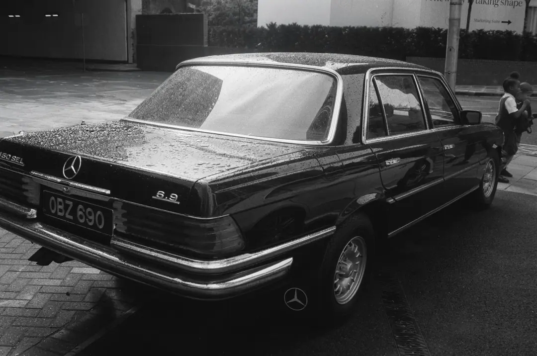 Cars on 35mm, frame 32 of 63