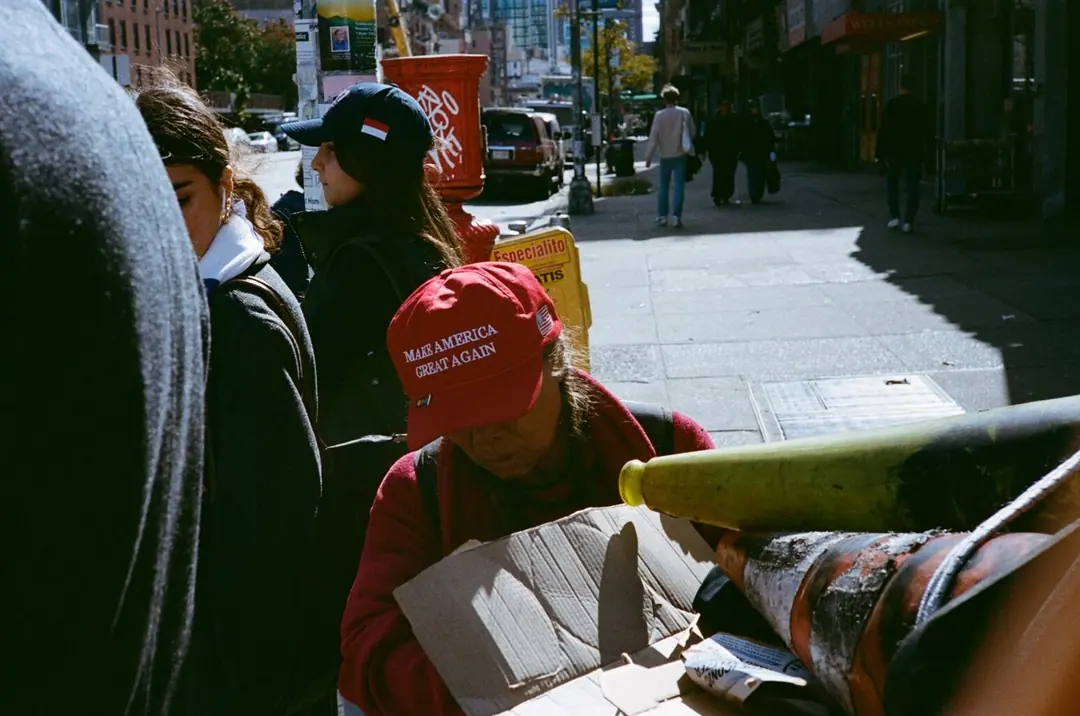 People on 35mm, frame 41 of 69