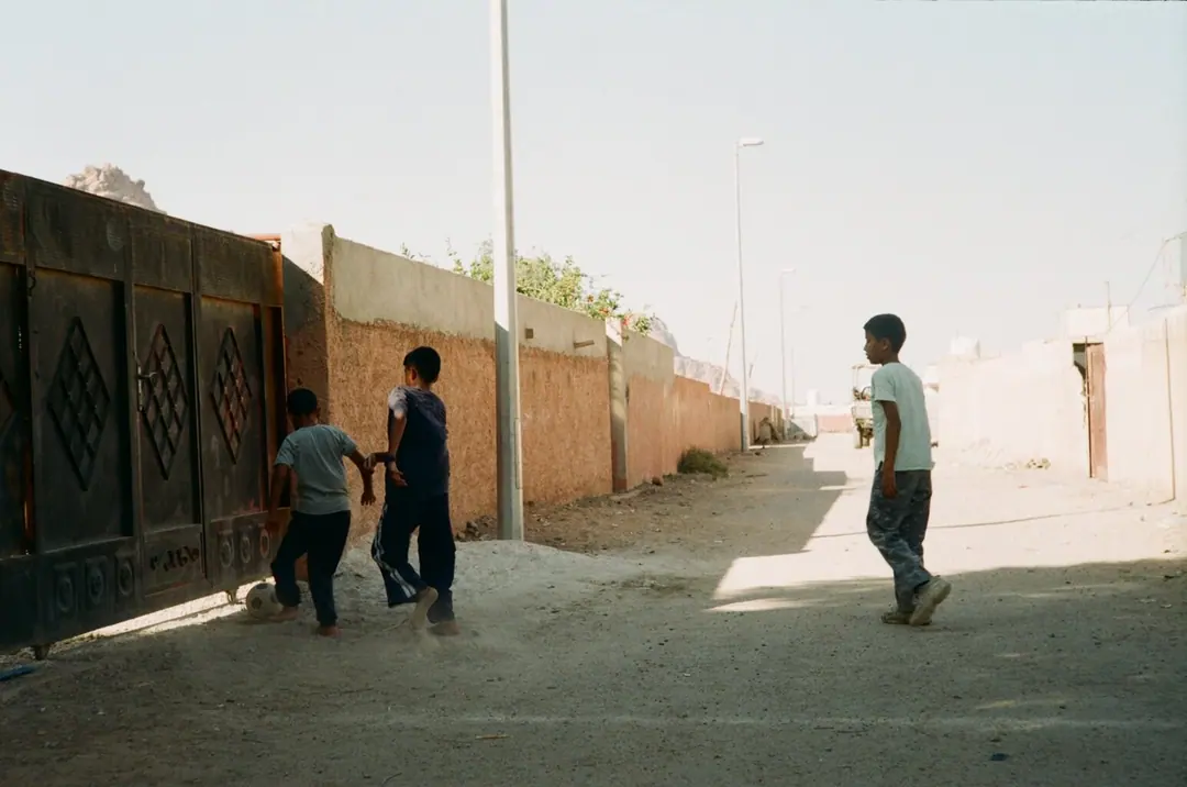 People on 35mm, frame 29 of 69