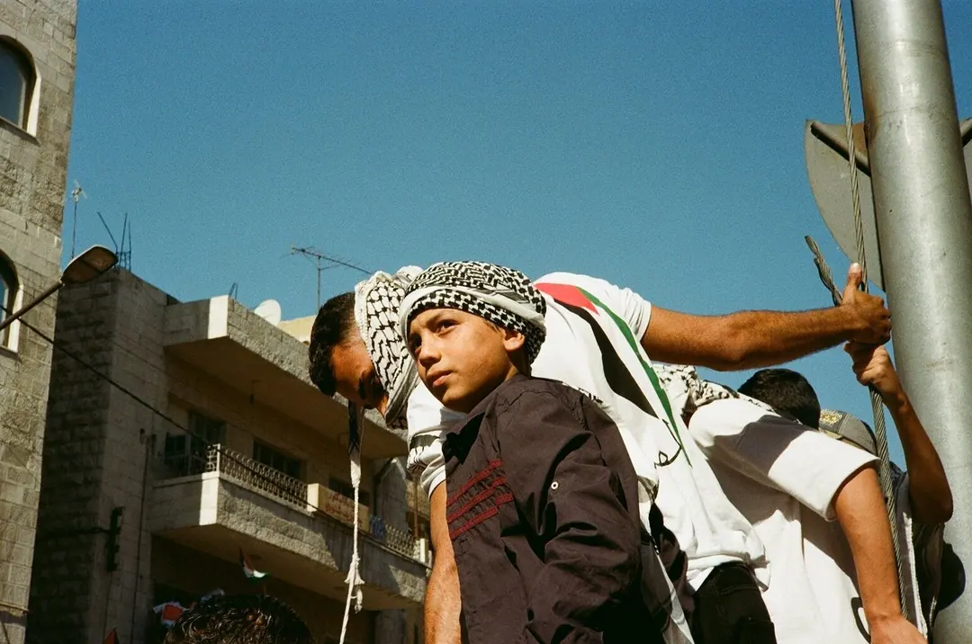 People on 35mm, frame 32 of 69