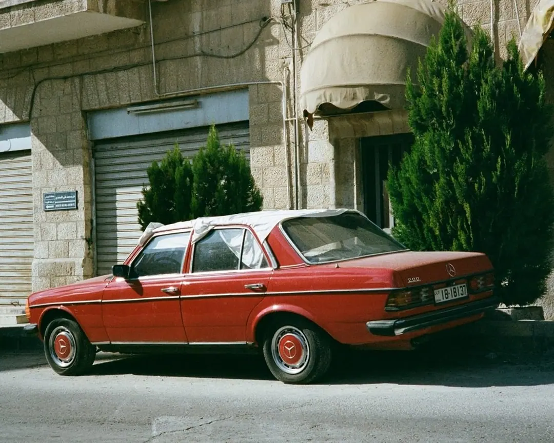 Cars on 35mm, frame 27 of 63