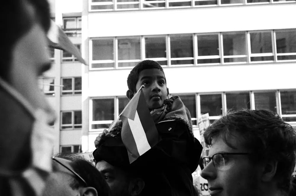 People on 35mm, frame 58 of 69
